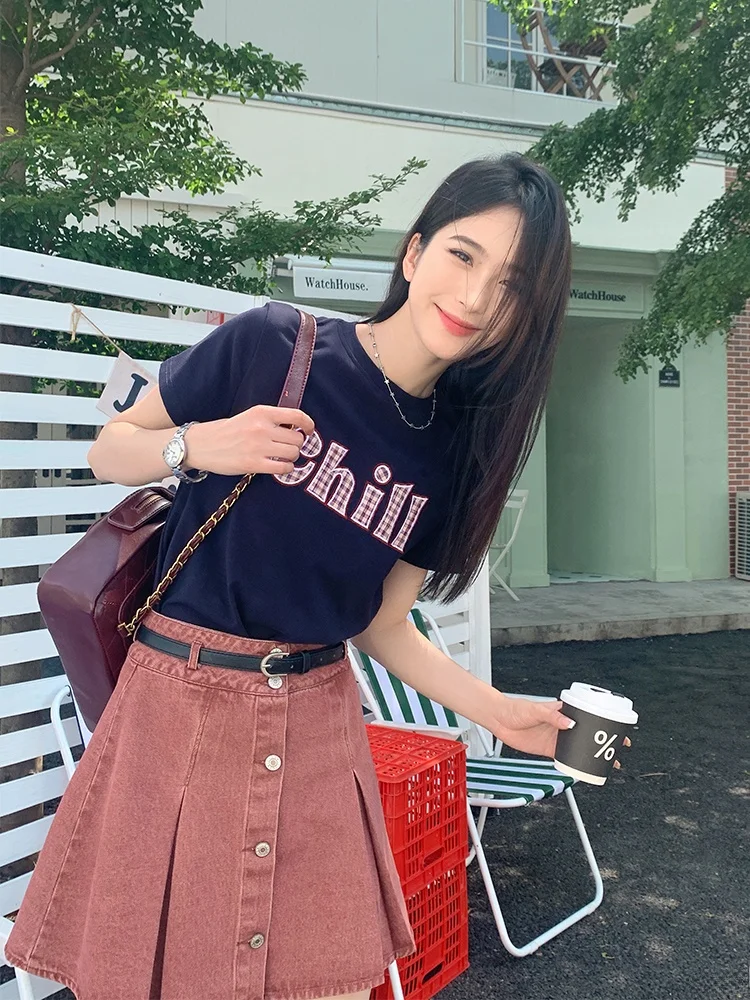 Модный летний комплект Yang Bubble 2025: новый женский синий топ с надписью и плиссированная юбка А-силуэта (двойка)
Модный летний комплект Yang Bubble 2025: новый женский синий топ с надписью и плиссированная юбка А-силуэта (двойка)