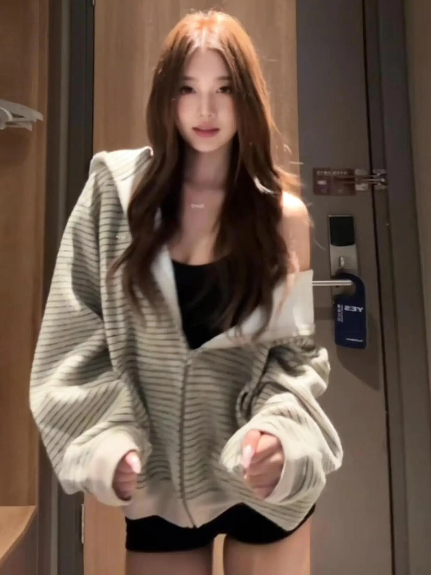 Early Autumn 2026 New American Stripe Zipper Hoodie Women's Super Good Looking Korean Style Short Outerwear Initial Autumn
Early Autumn 2026 New American Stripe Zipper Hoodie Women's Super Good Looking Korean Style Short Outerwear Initial Autumn