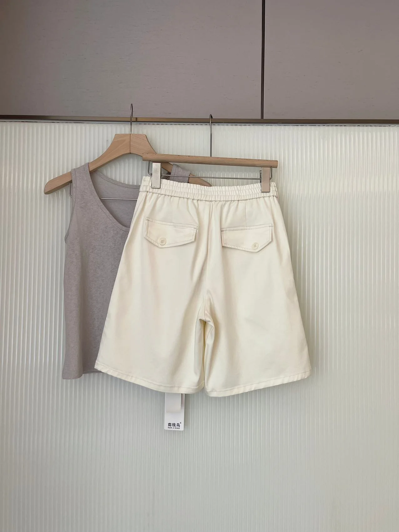 Summer 2026 New White Elastic Waist Straight Leg Jeans Shorts Versatile Slimming Effect Fabric Spring Youth Fashion
Summer 2026 New White Elastic Waist Straight Leg Jeans Shorts Versatile Slimming Effect Fabric Spring Youth Fashion