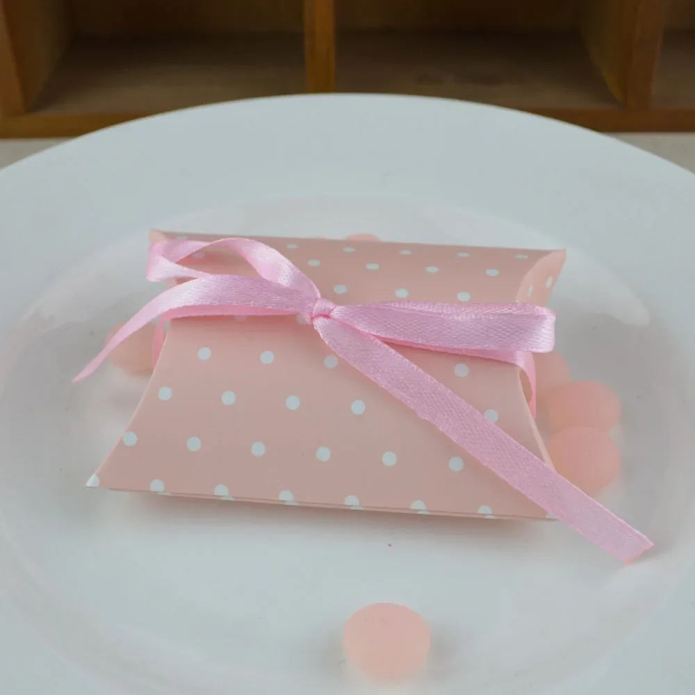100pcs New European Pillow shape Polka Dots Candy Boxes + Ribbons Wedding Favors Wedding Table Decor Baby Shower Party Gift Box
100pcs New European Pillow shape Polka Dots Candy Boxes + Ribbons Wedding Favors Wedding Table Decor Baby Shower Party Gift Box