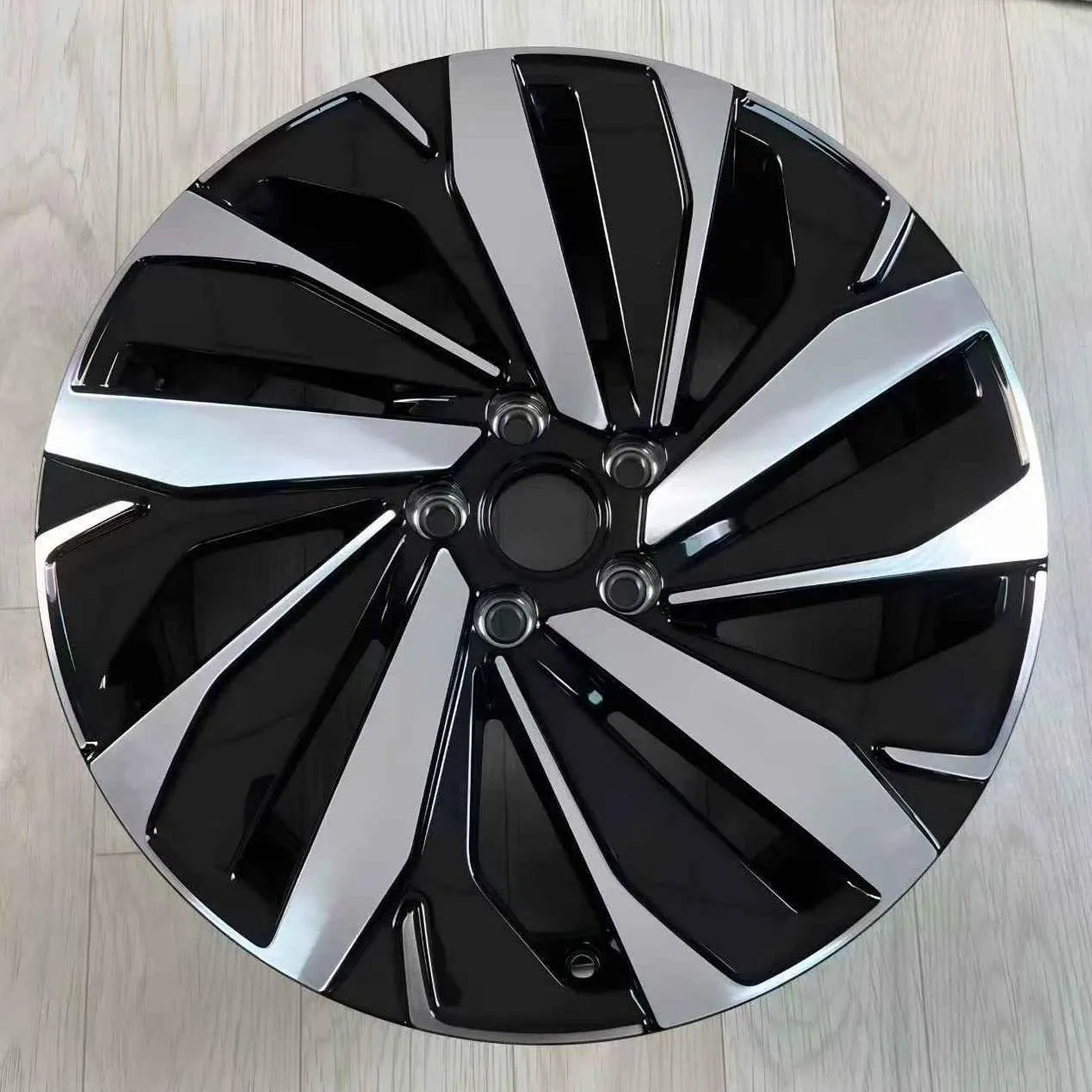 Suitable for Volkswagen Passat 18-inch wheel hub original wheel rim matching aluminum alloy wheel hub new replacement
Suitable for Volkswagen Passat 18-inch wheel hub original wheel rim matching aluminum alloy wheel hub new replacement