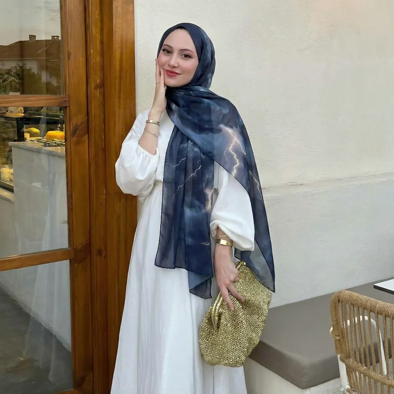 Elegant Muslim Hijab Scarf Soft Chiffon Bandana Sky Print Headscarf Islamic Shawl Outdoor Daily Wear Accessory for Women Travel
Elegant Muslim Hijab Scarf Soft Chiffon Bandana Sky Print Headscarf Islamic Shawl Outdoor Daily Wear Accessory for Women Travel