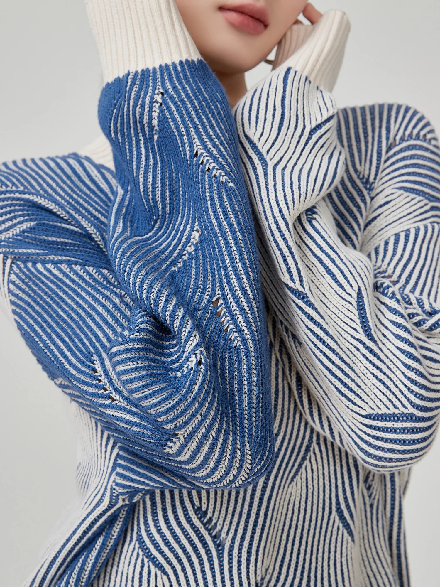 Blue Two-tone Knitted Sweater Women's Spring 2025 round Ne Twist Design Soft Cozy Overhead Faionable Knitwear
Blue Two-tone Knitted Sweater Women's Spring 2025 round Ne Twist Design Soft Cozy Overhead Faionable Knitwear