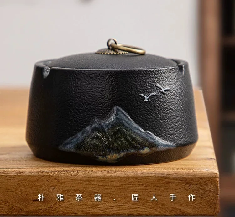 Ceramic ashtray household living room light luxury creative anti-ash fly cover office ashtray hotel tea room windproof
Ceramic ashtray household living room light luxury creative anti-ash fly cover office ashtray hotel tea room windproof