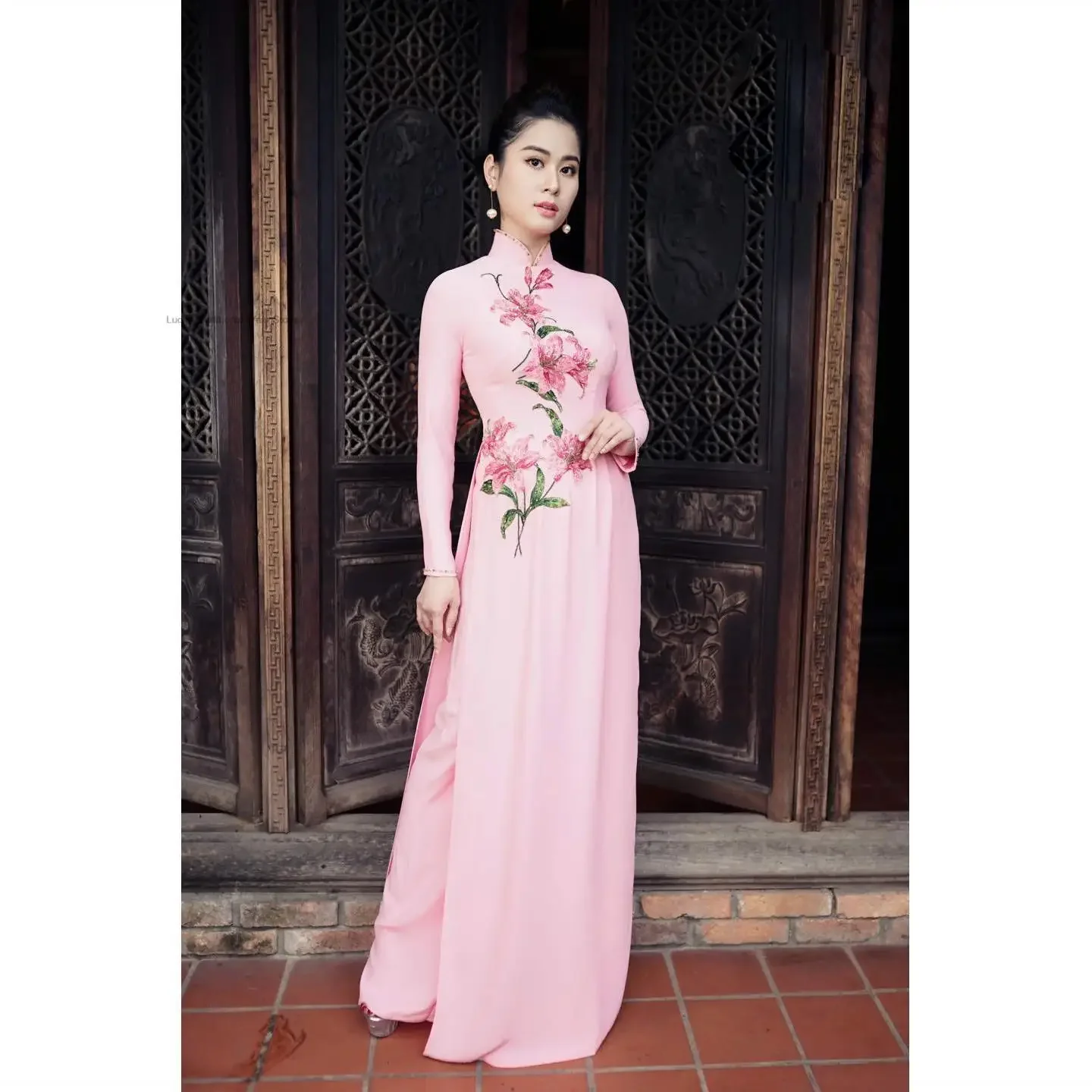 Aodai Вьетнамская одежда Cheongsam Qipao Китайское платье Вьетнамское винтажное элегантное вечернее праздничное женское традиционное платье Aodai
Aodai Вьетнамская одежда Cheongsam Qipao Китайское платье Вьетнамское винтажное элегантное вечернее праздничное женское традиционное платье Aodai