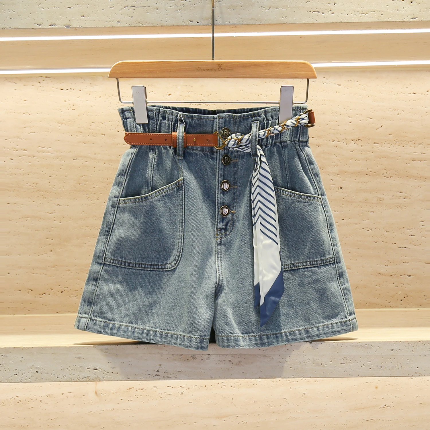 Zhuoya Summer New Casual Straight Leg Shorts Women's Vacation Scarf Belted Retro Denim High Waist Button French Style Pure Color
Zhuoya Summer New Casual Straight Leg Shorts Women's Vacation Scarf Belted Retro Denim High Waist Button French Style Pure Color
