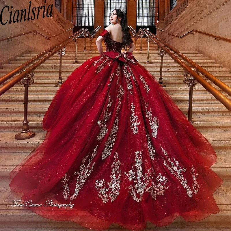 Luxury Shiny Burgundy Quinceanera Dresses 15 Anos Off-Shoulder 3D Flower Applie Formal Princess Gown Dresses
Luxury Shiny Burgundy Quinceanera Dresses 15 Anos Off-Shoulder 3D Flower Applie Formal Princess Gown Dresses