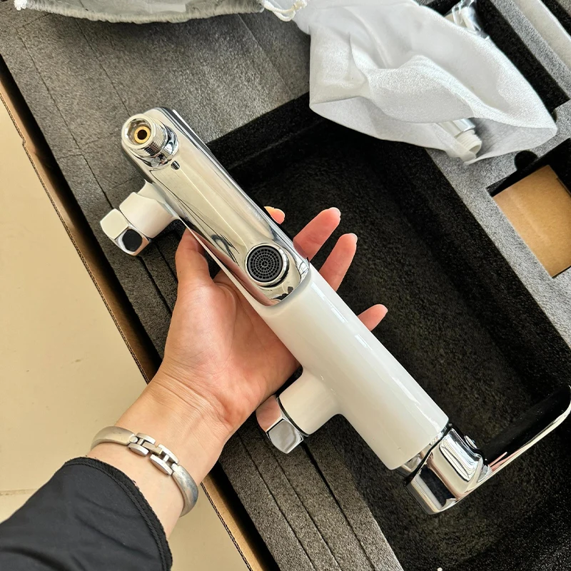 Japanese-style bathroom no-top spray simple shower shower mirror rain pressurized bathtub faucet all-copper hot and cold water
Japanese-style bathroom no-top spray simple shower shower mirror rain pressurized bathtub faucet all-copper hot and cold water