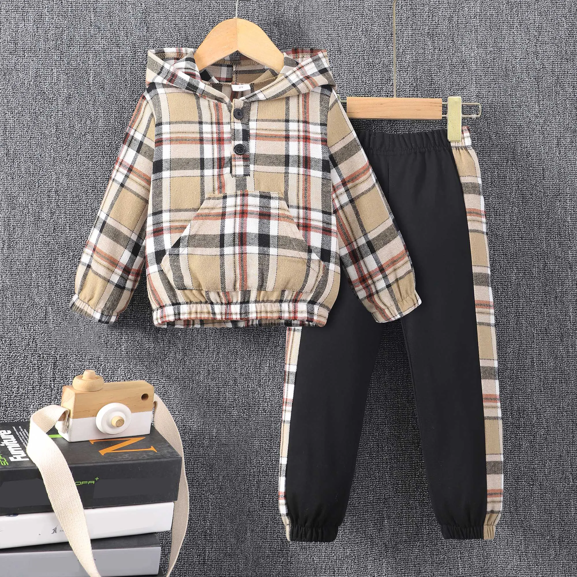 2pcs Boy's Plaid Button Hooded Outfit, Hoodie & Pants Set, Boys Clothes, As Gift
2pcs Boy's Plaid Button Hooded Outfit, Hoodie & Pants Set, Boys Clothes, As Gift