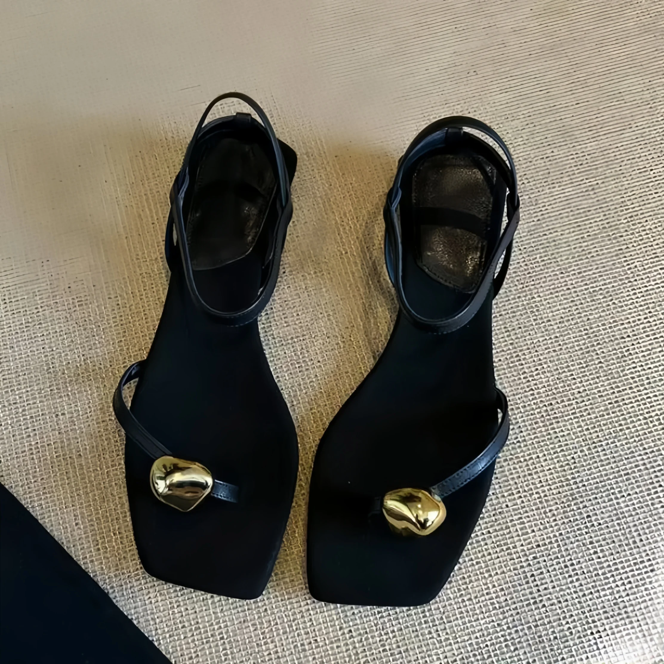 Сандалии с пряжкой в форме звезды, простые сандалии на плоской подошве, шлепанцы, сандалии в стиле ретро с контрастными вставками, сандалии с одной лямкой, пляжные сандалии
Сандалии с пряжкой в форме звезды, простые сандалии на плоской подошве, шлепанцы, сандалии в стиле ретро с контрастными вставками, сандалии с одной лямкой, пляжные сандалии