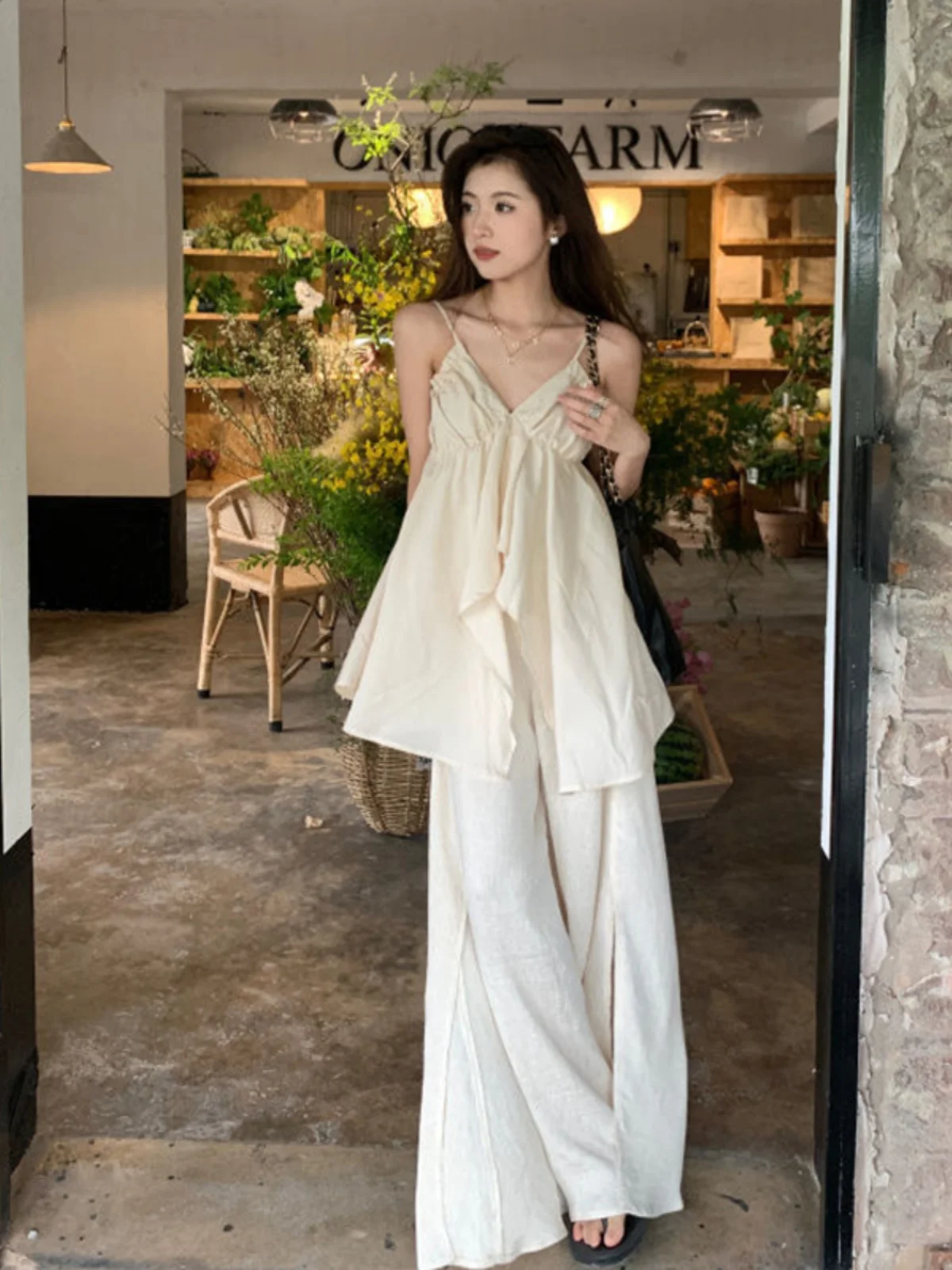 Fashionable Pure Desire Women's Set Spring 2025 Sleeveless V-neck Slim Wide-leg Long Pants Two-piece Set for Young Women
Fashionable Pure Desire Women's Set Spring 2025 Sleeveless V-neck Slim Wide-leg Long Pants Two-piece Set for Young Women