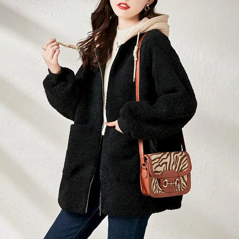 Fashion Lamb Wool Hooded Zip Up Jackets Women Autumn Winter Trend Cardigan Hoodies Casual Loose Embroidery Hooded Splicing Coats
Fashion Lamb Wool Hooded Zip Up Jackets Women Autumn Winter Trend Cardigan Hoodies Casual Loose Embroidery Hooded Splicing Coats