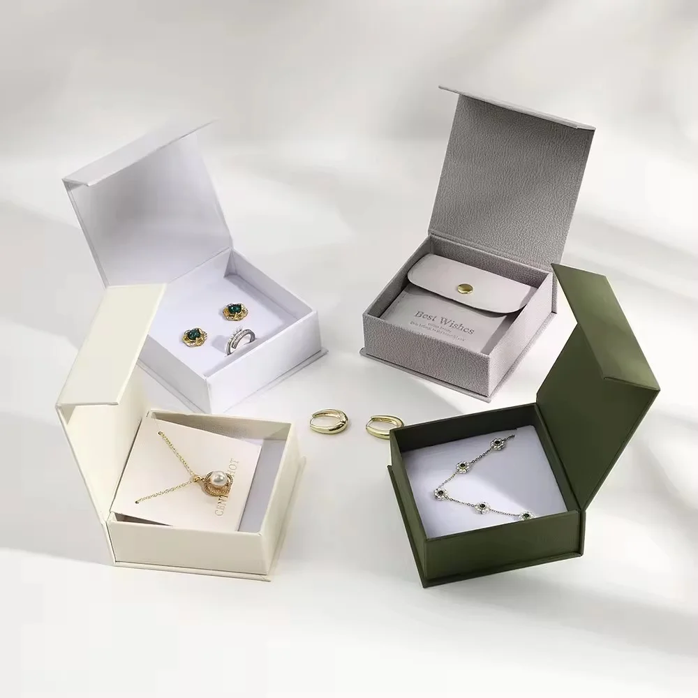 Luxury logo MOQ 50 PCS Wholesale Price Velvet Jewelry Box Packaging Jewelry Box Set Packaging White Jewelry Boxes
Luxury logo MOQ 50 PCS Wholesale Price Velvet Jewelry Box Packaging Jewelry Box Set Packaging White Jewelry Boxes