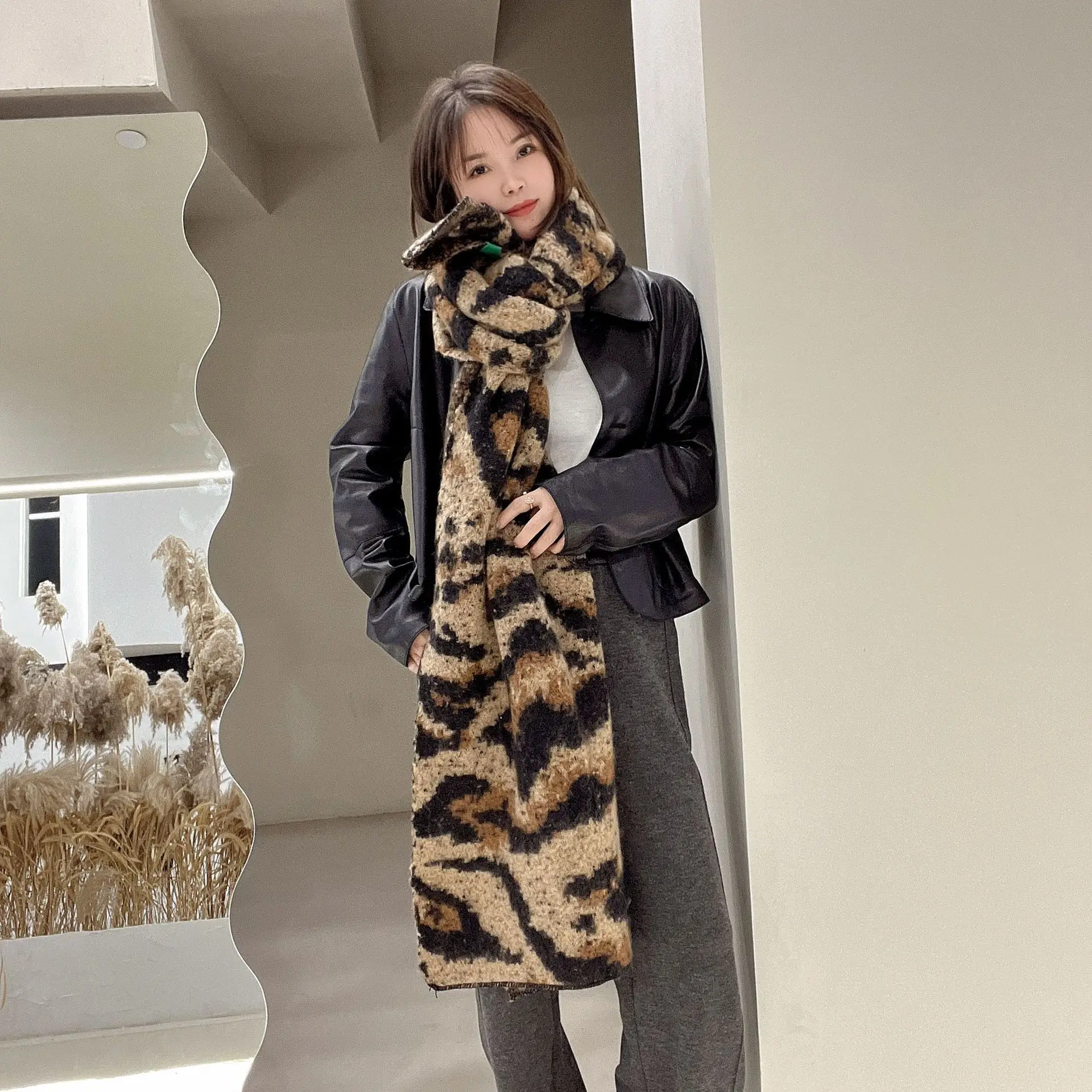 Oversized Cashmere Blend Bufanda Muffler for Women All Match Scarves Pashmina Bufanda Female Fashion Warm Shawl and Wraps
Oversized Cashmere Blend Bufanda Muffler for Women All Match Scarves Pashmina Bufanda Female Fashion Warm Shawl and Wraps