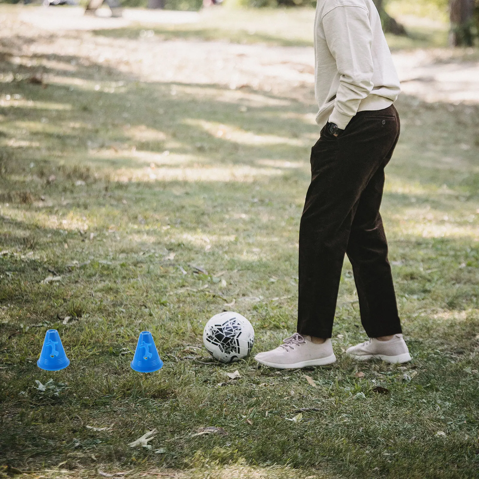 20Pcs Sports Cones Portable Training Markers for Field Boundaries Drill Practice Agility Football Soccer Athletic Exercise
20Pcs Sports Cones Portable Training Markers for Field Boundaries Drill Practice Agility Football Soccer Athletic Exercise