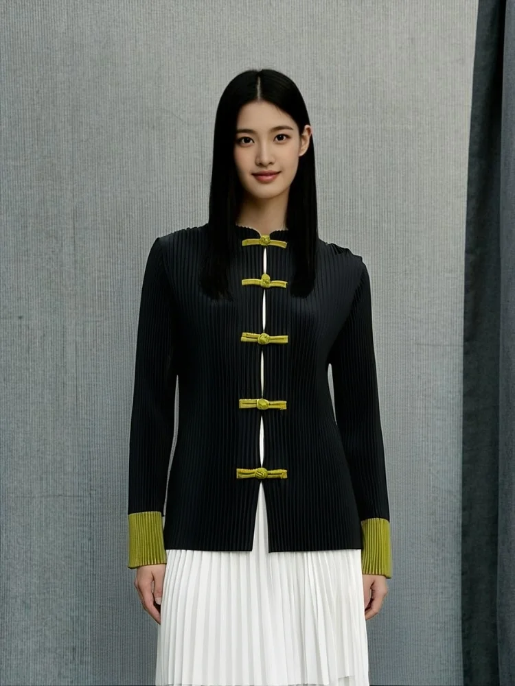 Miyake плиссированный осенний новый топ 2025 года, женский новый топ в китайском стиле с воротником-стойкой, модный легкий роскошный элегантный топ на пуговицах
Miyake плиссированный осенний новый топ 2025 года, женский новый топ в китайском стиле с воротником-стойкой, модный легкий роскошный элегантный топ на пуговицах