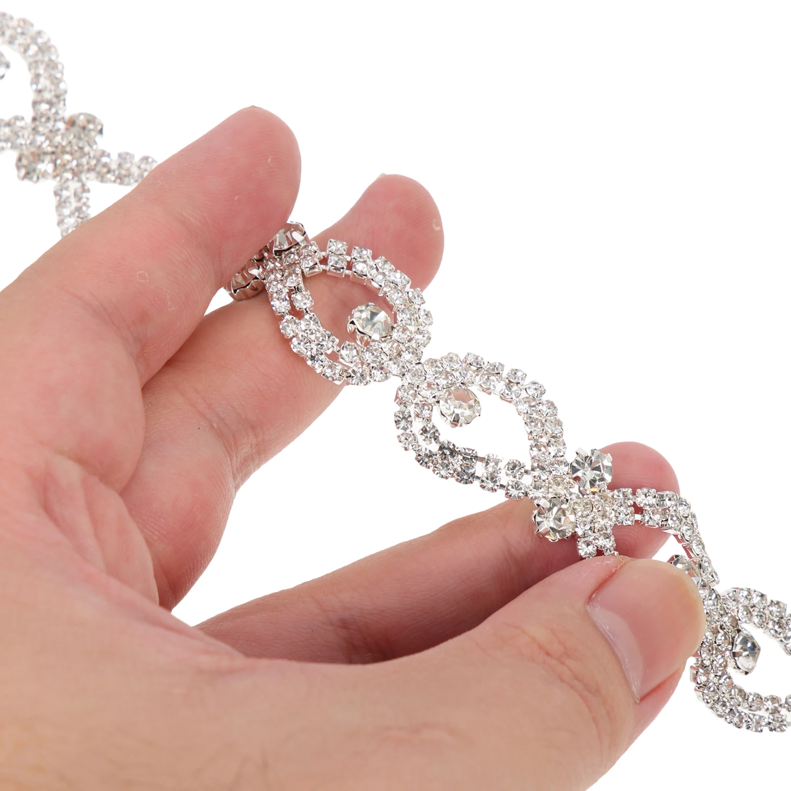 8 shaped Rhinestone Chain High Grade Alloy Crystal Decorative H crafted Belt DIY Trim Craft Supply Cuttable Waist Accessory
8 shaped Rhinestone Chain High Grade Alloy Crystal Decorative H crafted Belt DIY Trim Craft Supply Cuttable Waist Accessory