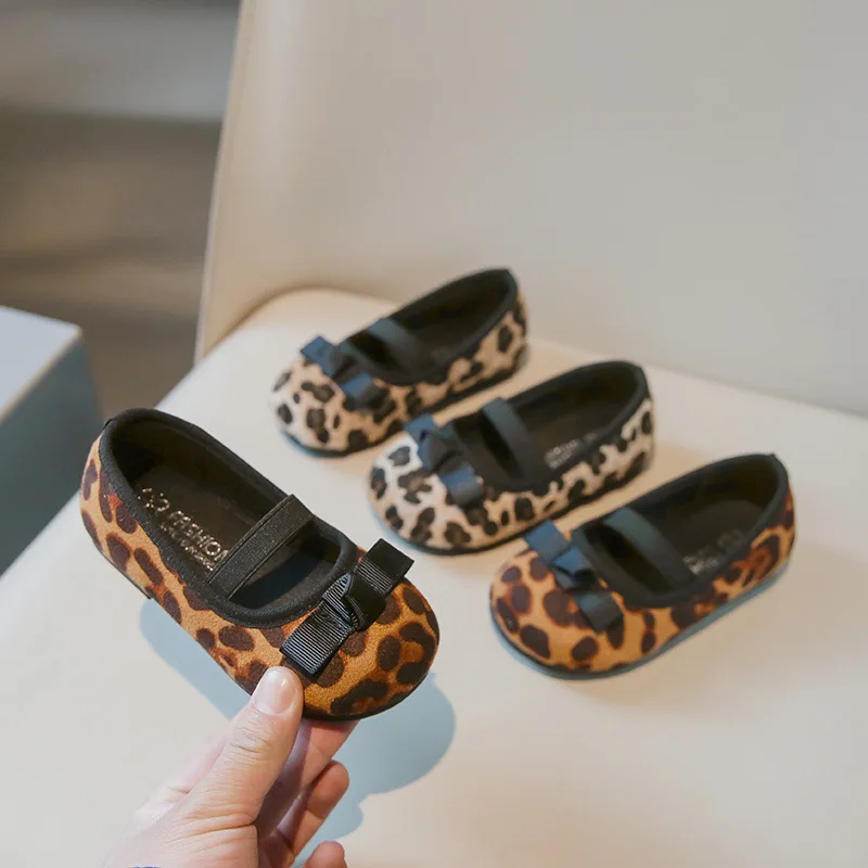 Spring Autumn New Children Leather Shoes Fashion Leopard Print Princess Shoes Girl Soft Soled Round-toe Kids Ballet Flat Loafers
Spring Autumn New Children Leather Shoes Fashion Leopard Print Princess Shoes Girl Soft Soled Round-toe Kids Ballet Flat Loafers