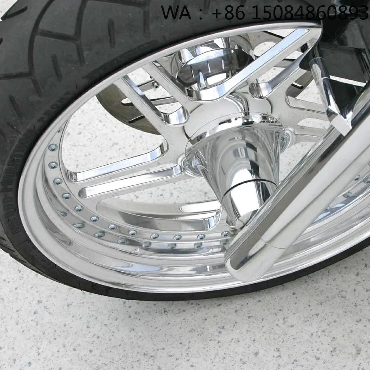 The same model as Zhang Xueji's car, motorcycle parts, golden alloy front rear wheel rims, late softail classic models full fram
The same model as Zhang Xueji's car, motorcycle parts, golden alloy front rear wheel rims, late softail classic models full fram