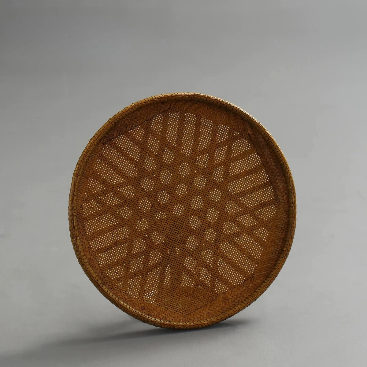 woven lacquered bamboo plaque, fine woven bamboo flat dustpan storage basket round Shaoji
woven lacquered bamboo plaque, fine woven bamboo flat dustpan storage basket round Shaoji