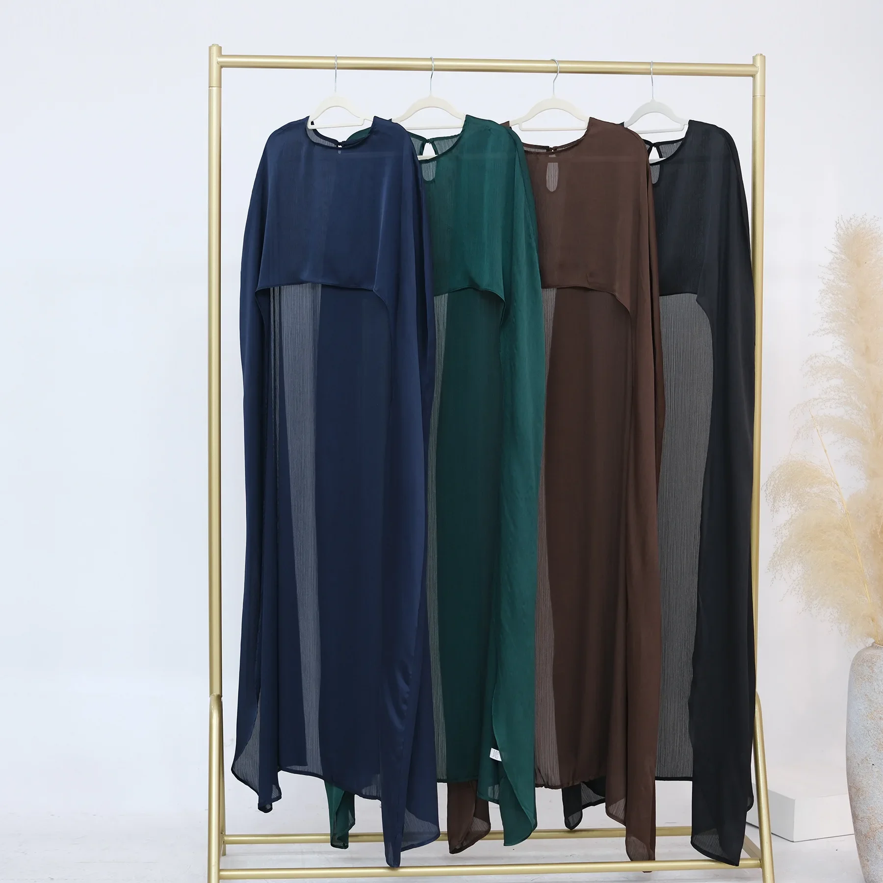 In 2025, multi-colored and fashionable shawl long robes for Muslim women in Dubai, the United Arab Emirates, and Saudi Arabia.
In 2025, multi-colored and fashionable shawl long robes for Muslim women in Dubai, the United Arab Emirates, and Saudi Arabia.