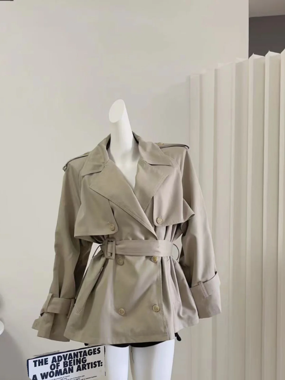 Women's Autumn Long Sleeve Loose Short Trench Coat Women's Streetwear Double Breasted Trench Jacket With Belt
Women's Autumn Long Sleeve Loose Short Trench Coat Women's Streetwear Double Breasted Trench Jacket With Belt