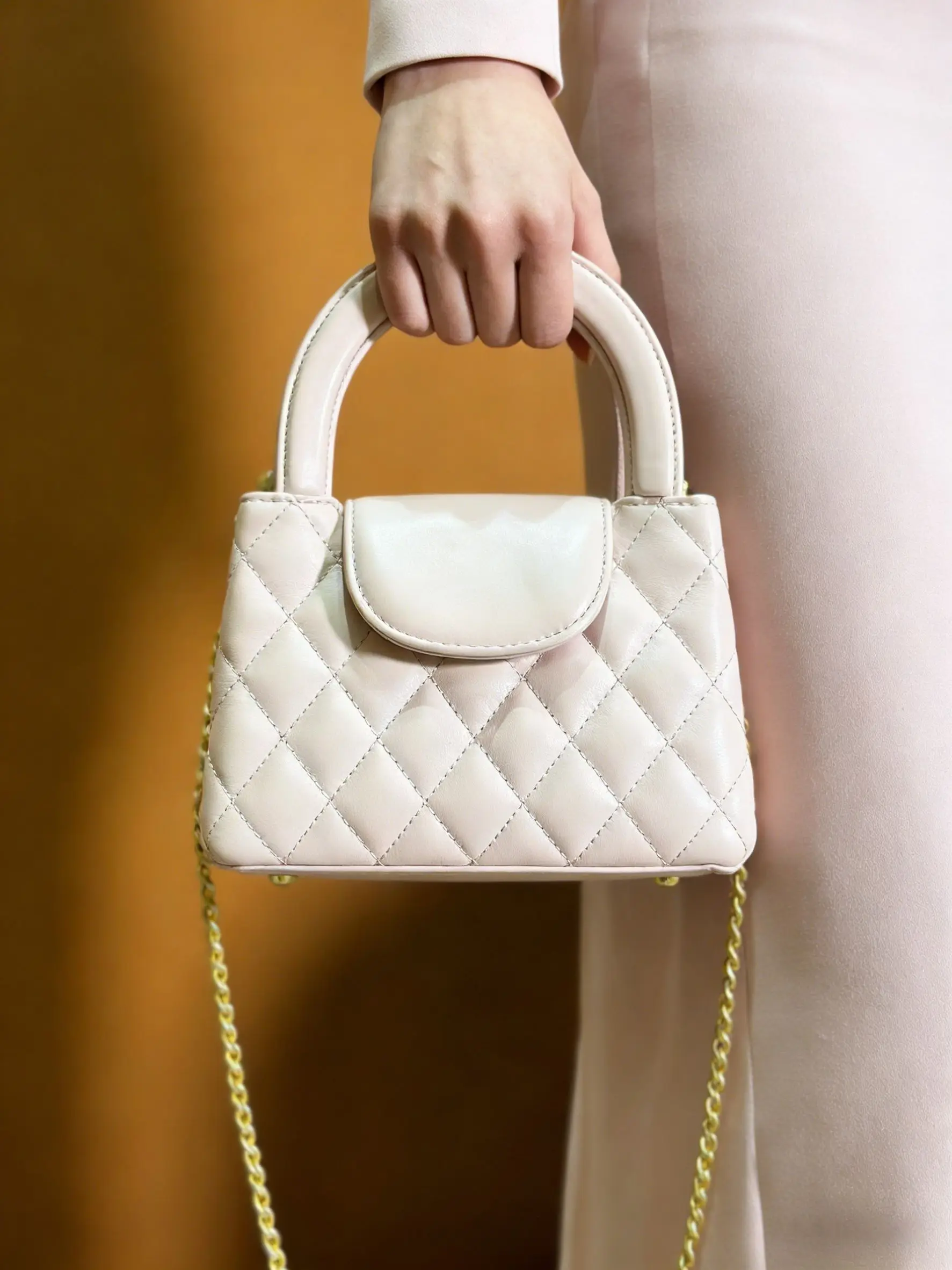 New Luxury Bag Simple Diamond Grid Small Fragrance Style Chain Handbag Fashion Crossbody Ladylike Handheld Bag Urban Minimalist
New Luxury Bag Simple Diamond Grid Small Fragrance Style Chain Handbag Fashion Crossbody Ladylike Handheld Bag Urban Minimalist