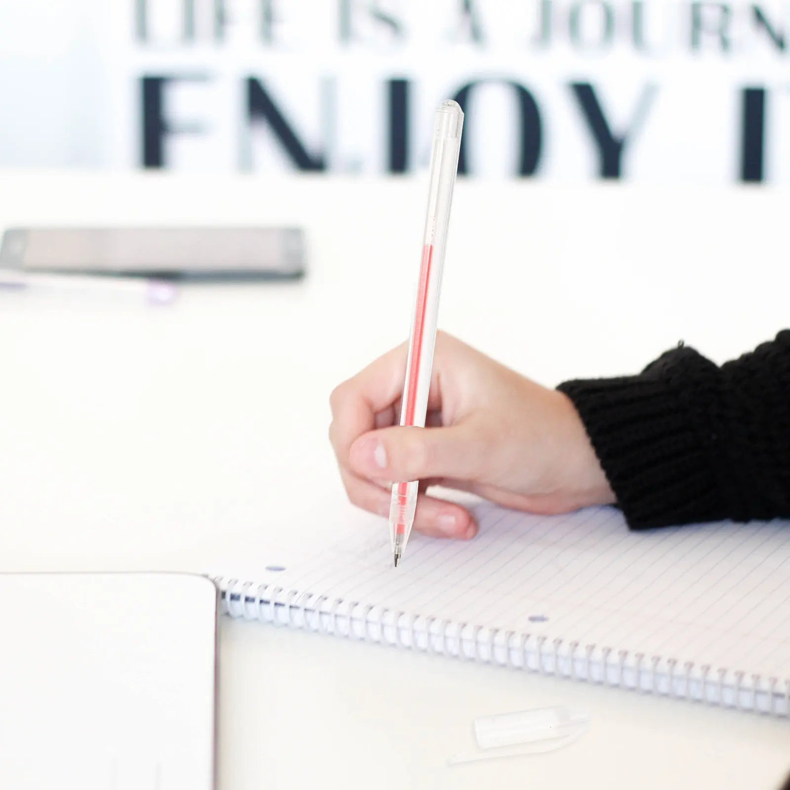 Набор из 36 цветных ручек для рисования: гелевые чернила премиум-класса, стабильный поток, яркие цвета для раскрашивания, рисования, письма на открытках, товары для творчества
Набор из 36 цветных ручек для рисования: гелевые чернила премиум-класса, стабильный поток, яркие цвета для раскрашивания, рисования, письма на открытках, товары для творчества