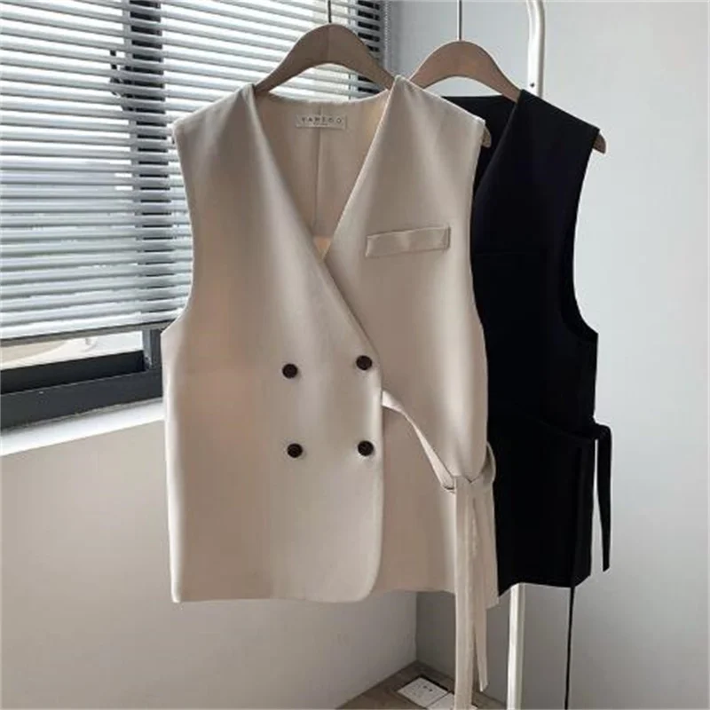 2025 Women's Spring and Autumn New loose suit vest jacket Women's V-neck sleeveless jacket Women's casual double breasted vest
2025 Women's Spring and Autumn New loose suit vest jacket Women's V-neck sleeveless jacket Women's casual double breasted vest