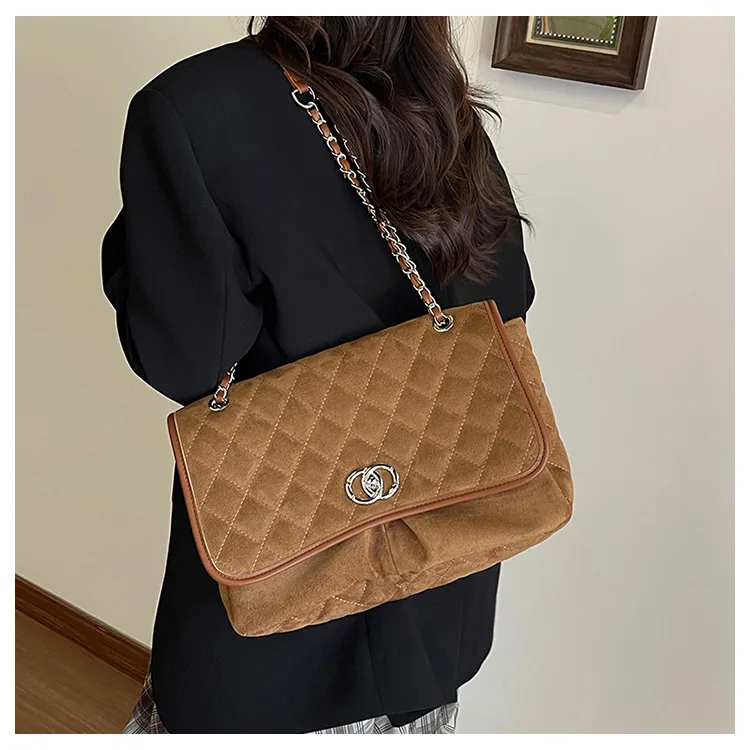 New Women's Chain Tote Bag – Large Capacity Casual Shoulder & Crossbody Purse, Fashion Commuter Handbag for Work & Travel, Everyday Spacious Shopper
New Women's Chain Tote Bag – Large Capacity Casual Shoulder & Crossbody Purse, Fashion Commuter Handbag for Work & Travel, Everyday Spacious Shopper