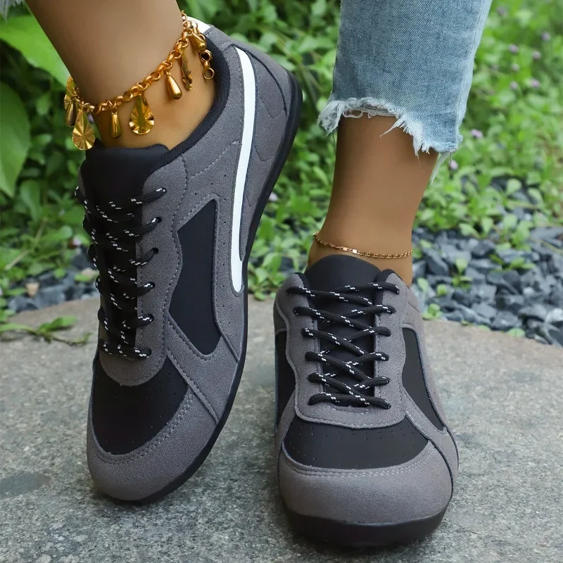 Новинка 2023 года, белые кроссовки на низком каблуке на плоской подошве, весна-осень 2025 года, модные нескользящие кроссовки для женщин, легкие кроссовки на плоской подошве 
Новинка 2023 года, белые кроссовки на низком каблуке на плоской подошве, весна-осень 2025 года, модные нескользящие кроссовки для женщин, легкие кроссовки на плоской подошве