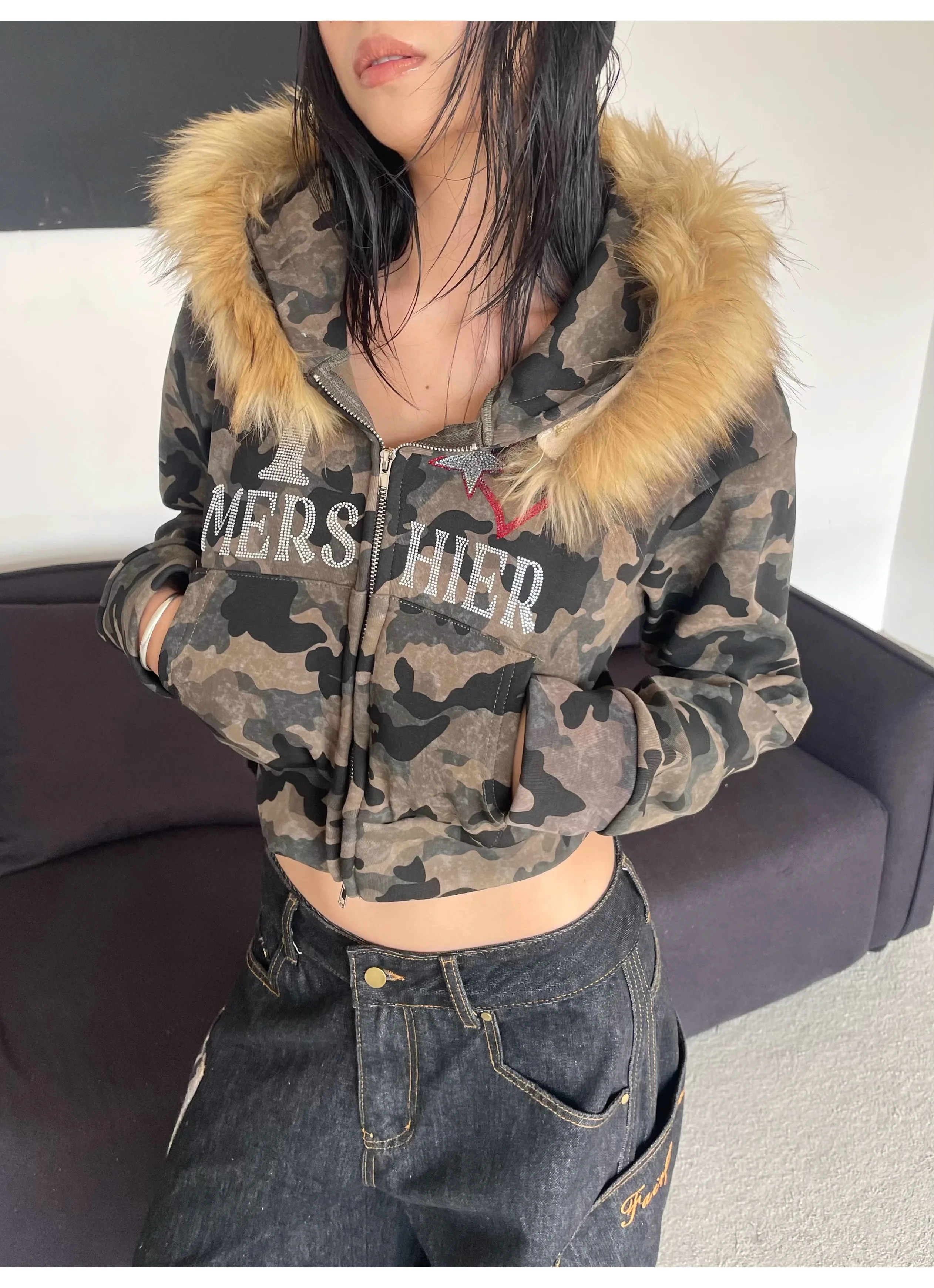 American style detachable fur collar hooded cardigan with rhinestone and fleece hoodie, autumn and winter warm short jacket
American style detachable fur collar hooded cardigan with rhinestone and fleece hoodie, autumn and winter warm short jacket