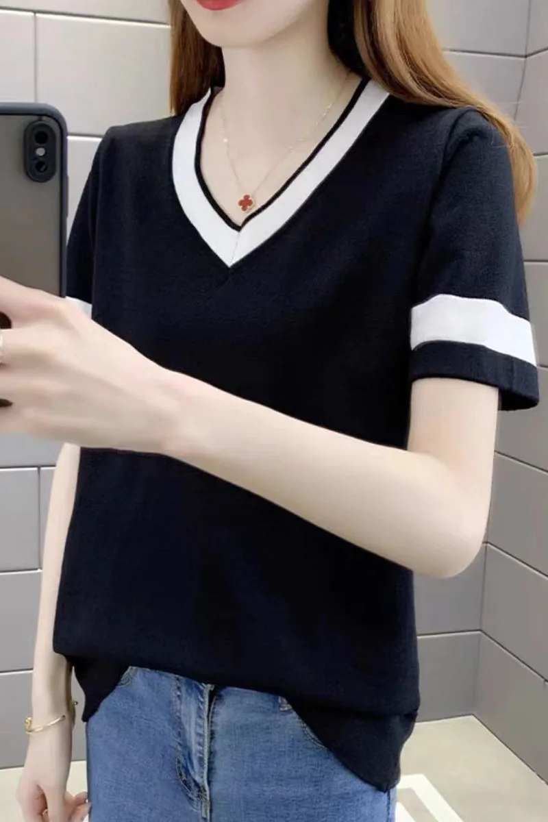Summer New Ice Silk Fabric V-neck Contrast Knitted Shirt Fashionable Thin Short sleeved T-shirt Women's Elegant Top
Summer New Ice Silk Fabric V-neck Contrast Knitted Shirt Fashionable Thin Short sleeved T-shirt Women's Elegant Top