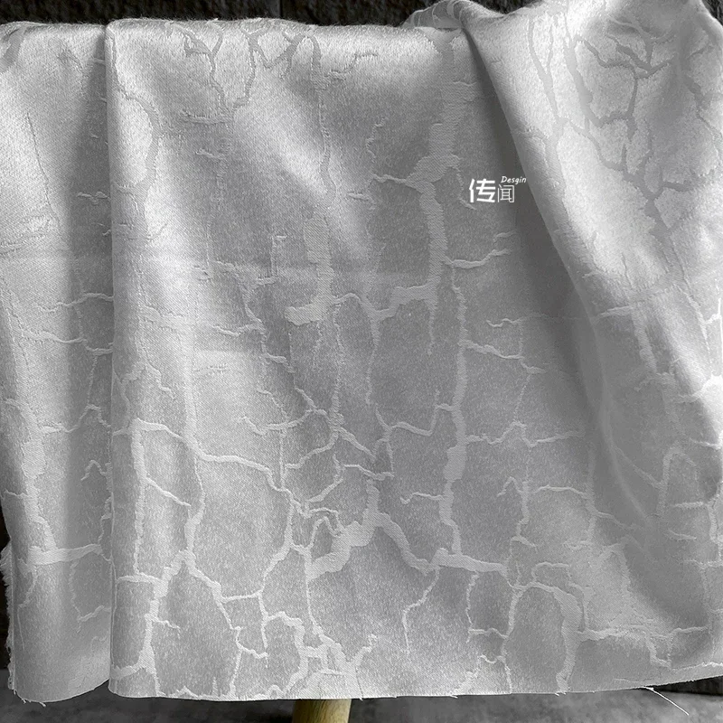 Silver and White Thunder and Lightning Texture Pleated Jacquard Fabric High-grade Dress Bag Trousers Clothing Designer Fabrics
Silver and White Thunder and Lightning Texture Pleated Jacquard Fabric High-grade Dress Bag Trousers Clothing Designer Fabrics
