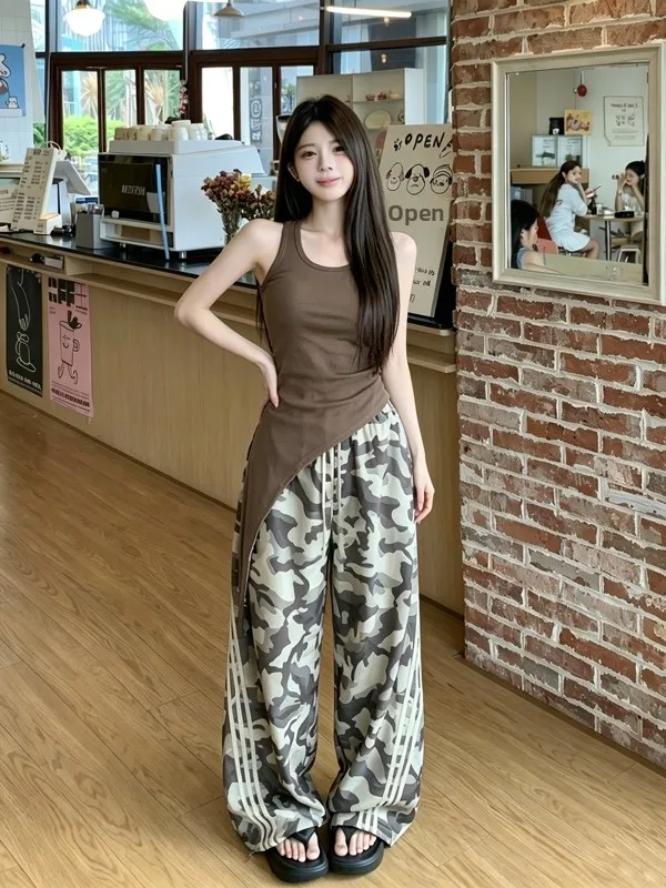 American Hot Girl Style Two-Piece Set Women's Slim Fit Tank Top Side Stripe Camo Wide Leg Casual Pants Summer Fashion Outfit
American Hot Girl Style Two-Piece Set Women's Slim Fit Tank Top Side Stripe Camo Wide Leg Casual Pants Summer Fashion Outfit