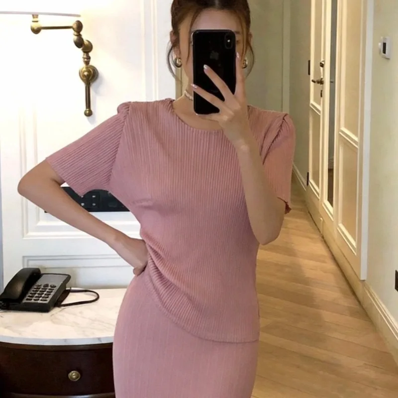Miyake Pleated Solid Color T-Shirt Women 2026 Summer Short Sleeve Niche Round Neck Top Slim Pleats Elegant Versatile Loose Shirt
Miyake Pleated Solid Color T-Shirt Women 2026 Summer Short Sleeve Niche Round Neck Top Slim Pleats Elegant Versatile Loose Shirt