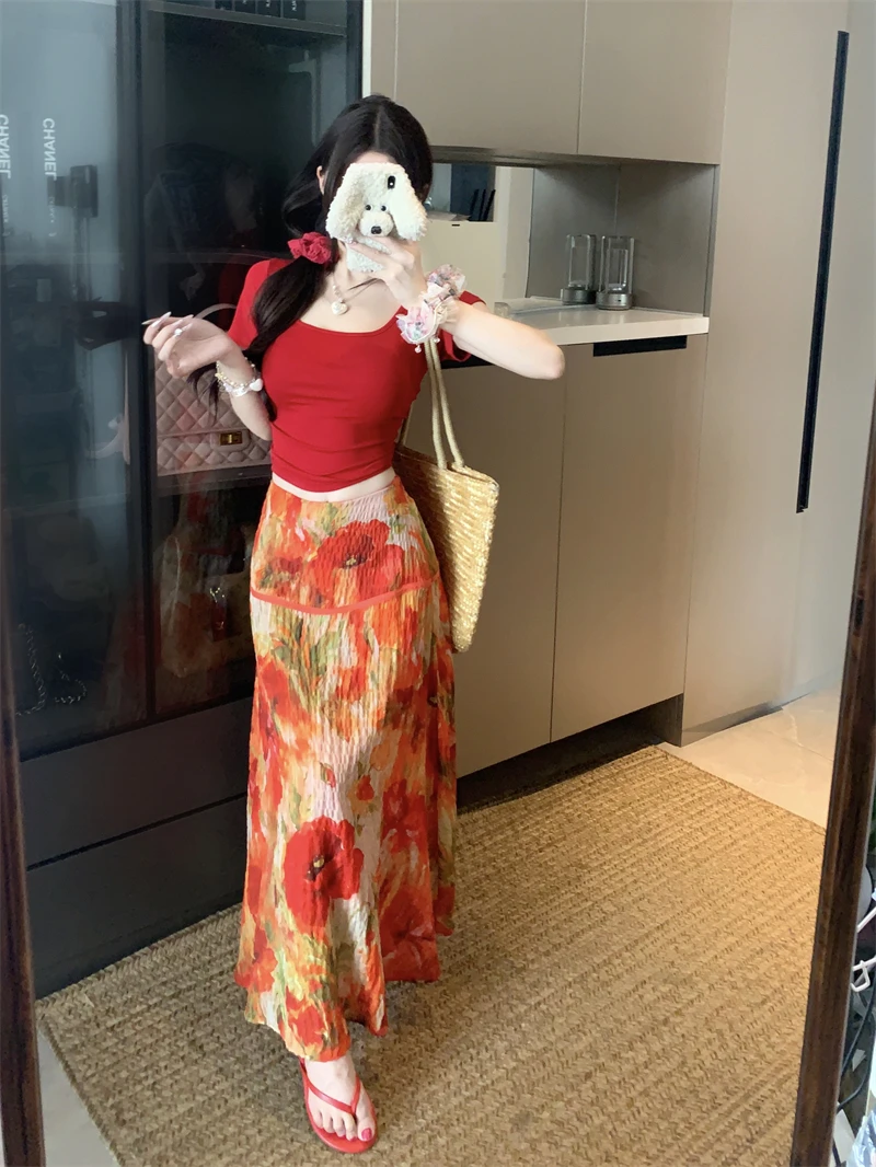 Retro Style Red Short Sleeve T-Shirt And High Waist Skirt Set Women's Fashion Summer Outfit Elegant Floral Print Two-Piece Set
Retro Style Red Short Sleeve T-Shirt And High Waist Skirt Set Women's Fashion Summer Outfit Elegant Floral Print Two-Piece Set