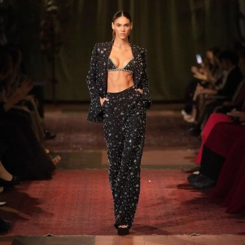 Super Heavyweight Blingbling Long Suit Jacket with Wide Leg Pants High Waist Three Piece Set Winter Fashion Women's Ensemble
Super Heavyweight Blingbling Long Suit Jacket with Wide Leg Pants High Waist Three Piece Set Winter Fashion Women's Ensemble