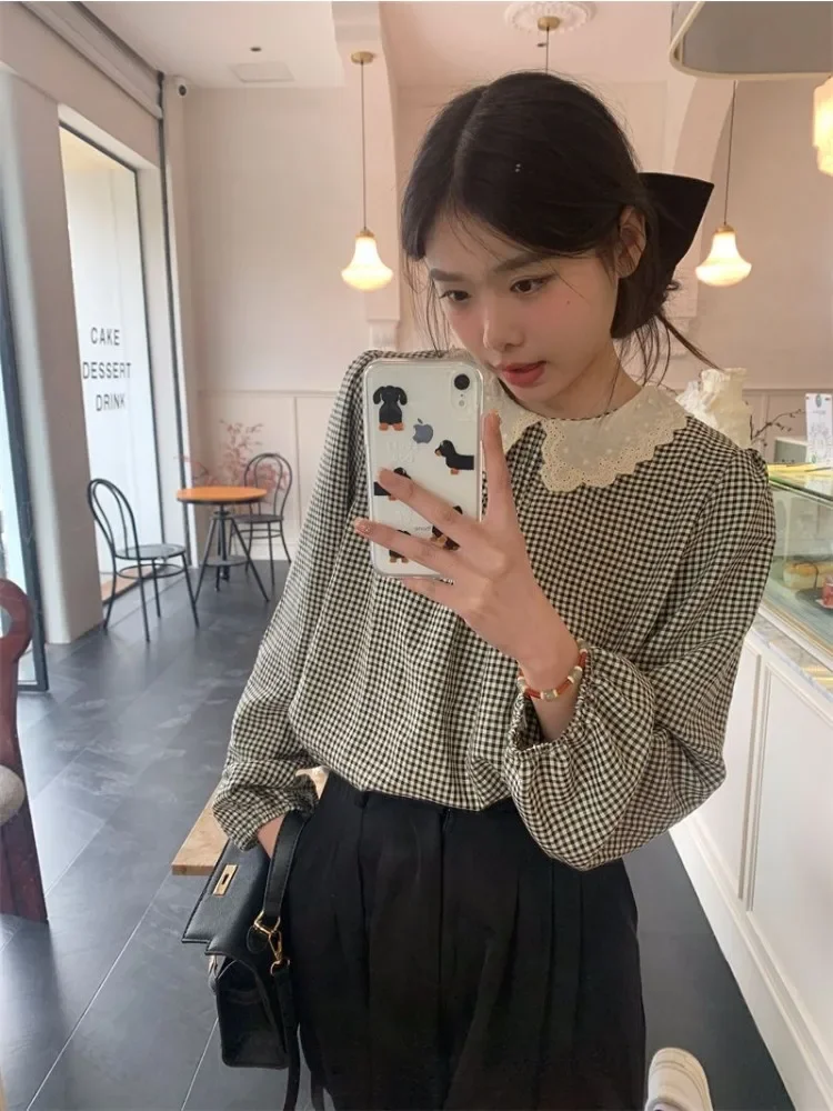 Korean Style Plaid Shirt Women Sweet Spliced Peter Pan Collar Loose All Match Tops 2025 New Vintage Long Sleeve Blouse
Korean Style Plaid Shirt Women Sweet Spliced Peter Pan Collar Loose All Match Tops 2025 New Vintage Long Sleeve Blouse