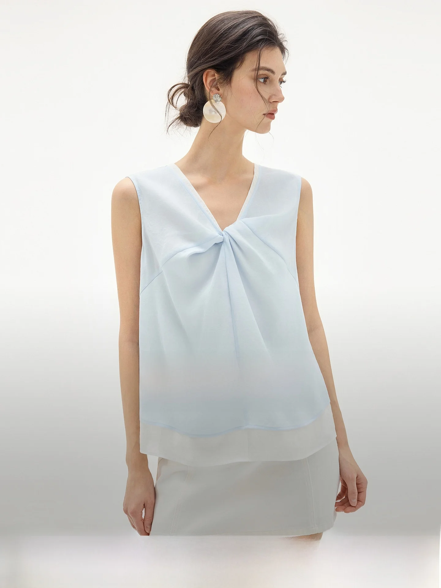 Elle Women's Casual Modal Shirt Knot Design V-neck Summer New Style High Sensation Unique Modale Leisure Shirt Commute Style
Elle Women's Casual Modal Shirt Knot Design V-neck Summer New Style High Sensation Unique Modale Leisure Shirt Commute Style