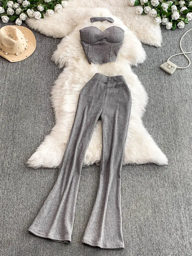 Женский облегающий короткий жилет без рукавов с висячим воротником и расклешенными брюками с открытым пупком и высокой талией, модный комплект из двух предметов
Женский облегающий короткий жилет без рукавов с висячим воротником и расклешенными брюками с открытым пупком и высокой талией, модный комплект из двух предметов