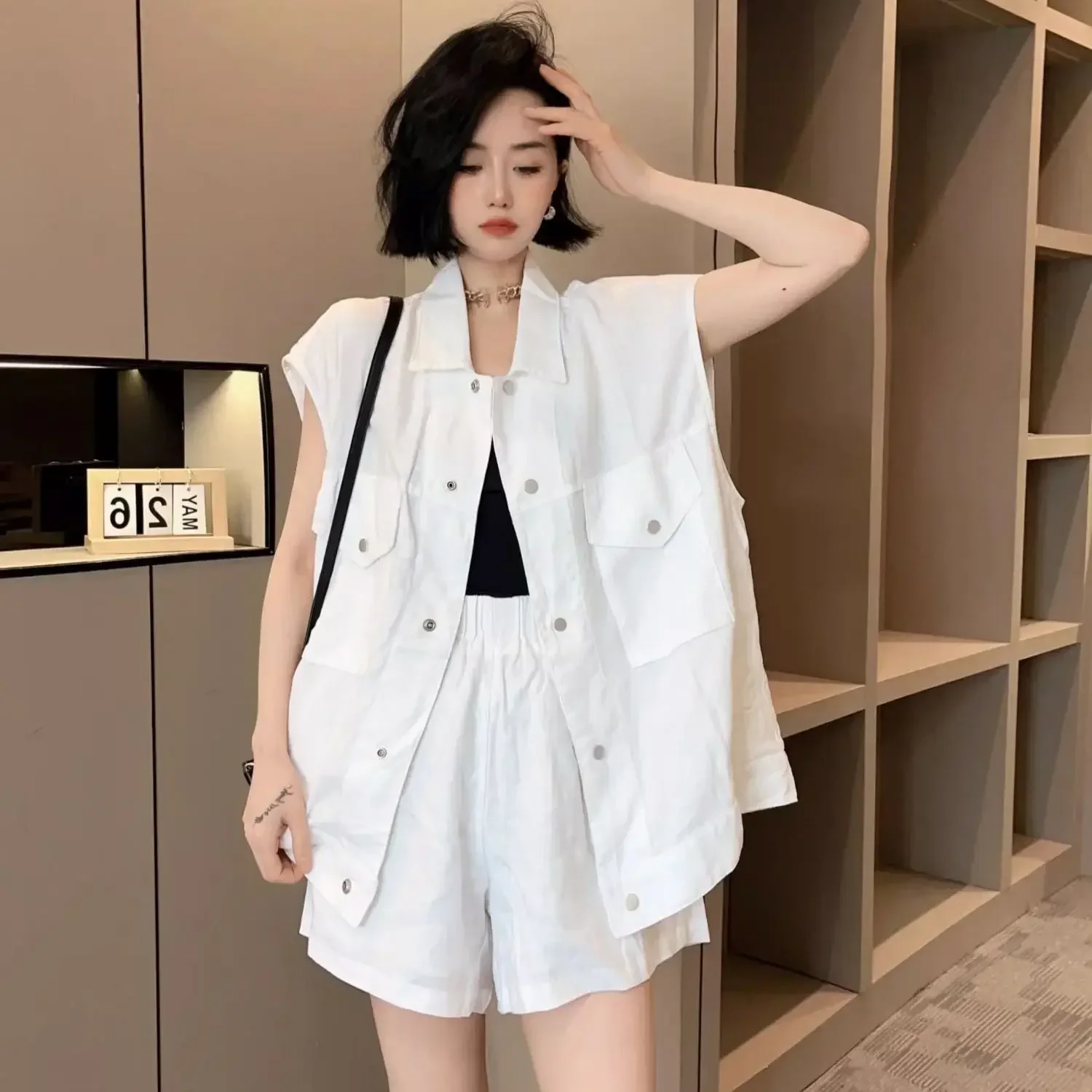High Street Cotton Linen Women's Set Summer New Cardigan Sleeveless Shirt+wide Leg Shorts Temperament Two Pieces Set For Women
High Street Cotton Linen Women's Set Summer New Cardigan Sleeveless Shirt+wide Leg Shorts Temperament Two Pieces Set For Women