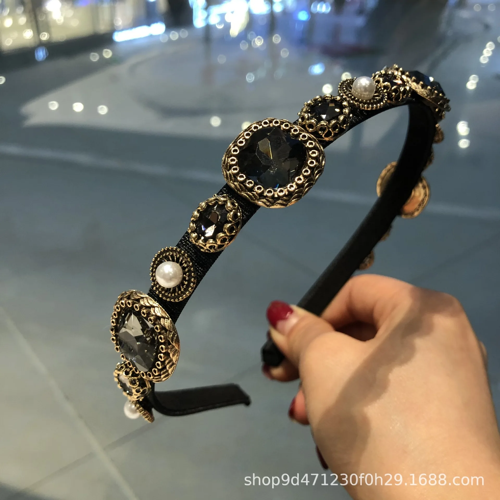 Retro Baroque Headband Pearl Water Diamond Black Gemstone Korean Edition Sweet and Simple Versatile Headband
Retro Baroque Headband Pearl Water Diamond Black Gemstone Korean Edition Sweet and Simple Versatile Headband