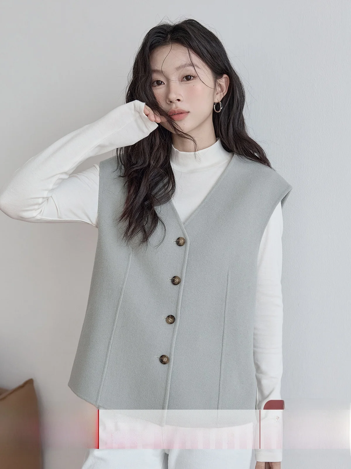 HuiXi Women's Wool Blend Woolen Vest V-Neck Layering Top Spring 2026 Retro Versatile Commute Style Single Button Splice
HuiXi Women's Wool Blend Woolen Vest V-Neck Layering Top Spring 2026 Retro Versatile Commute Style Single Button Splice