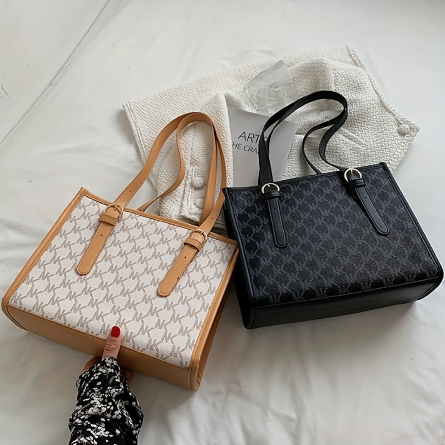 Large Capacity New Trendy Niche Minimalist Printed Shoulder Bag, Versatile Portable Commuting Tote Bag
Large Capacity New Trendy Niche Minimalist Printed Shoulder Bag, Versatile Portable Commuting Tote Bag