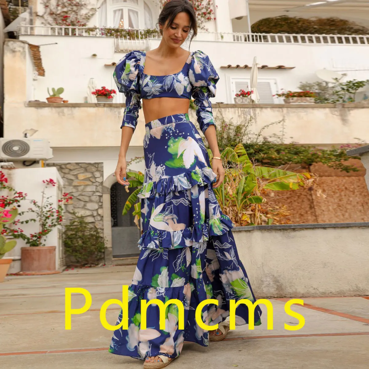 2025 new model, blue printed square neck with waist ruffle edge A-shaped large skirt, holiday split women's dress
2025 new model, blue printed square neck with waist ruffle edge A-shaped large skirt, holiday split women's dress