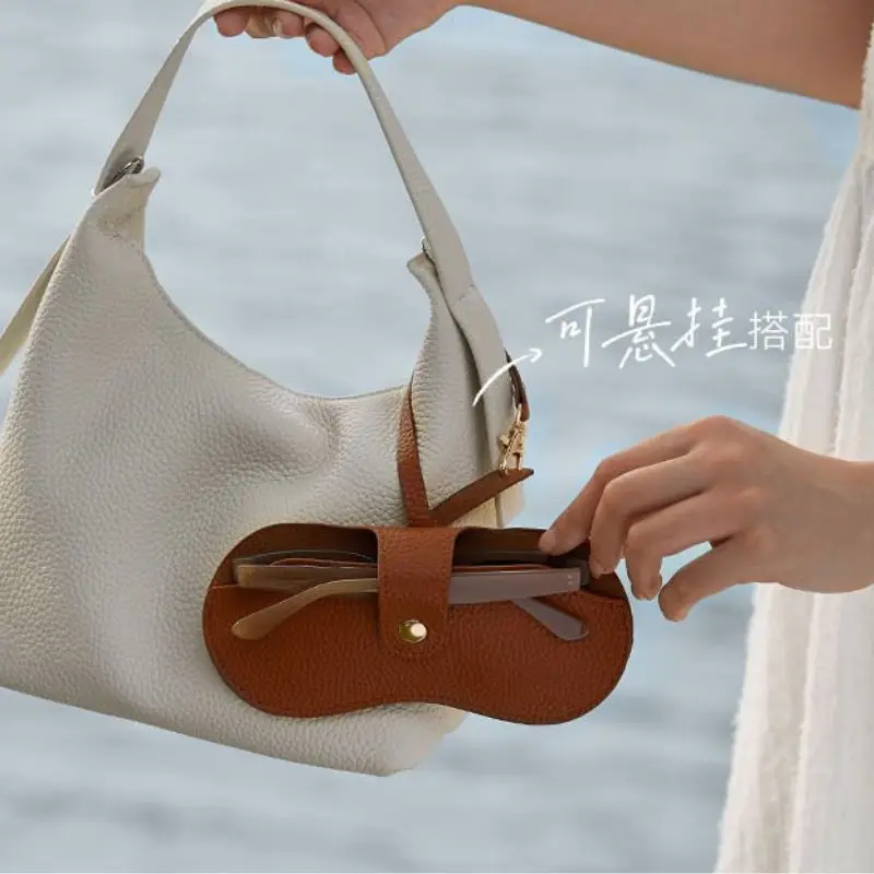 PU Leather Glasses Bag Portable Sunglasses Pouch Slim Fashion Glasses Case Holder Glasses Organizer Travel Sunglasses Pouch
PU Leather Glasses Bag Portable Sunglasses Pouch Slim Fashion Glasses Case Holder Glasses Organizer Travel Sunglasses Pouch