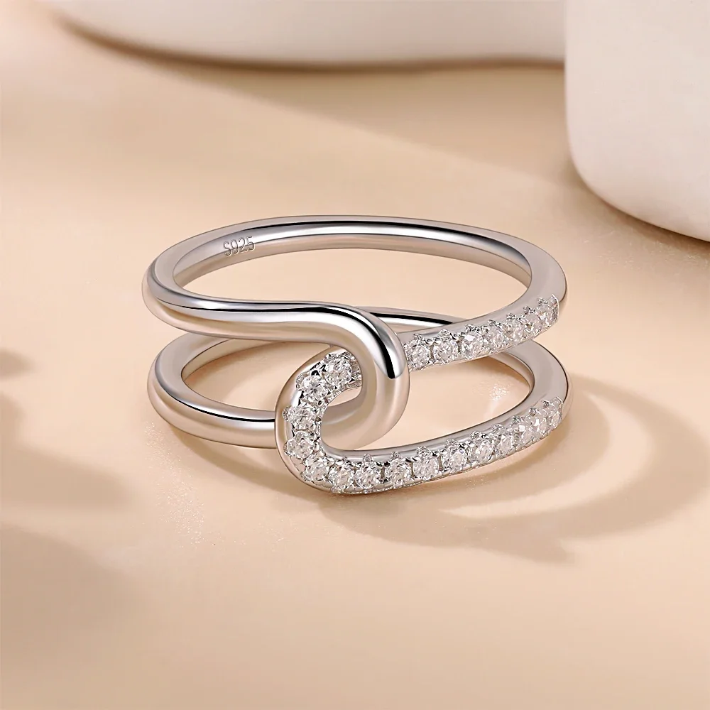 Pretty Beauty Moissanite Ring U-shaped Lock Wedding Band S925 Sterling Silver Diamond Ring for Women Gold Plated Fine Jewelry
Pretty Beauty Moissanite Ring U-shaped Lock Wedding Band S925 Sterling Silver Diamond Ring for Women Gold Plated Fine Jewelry