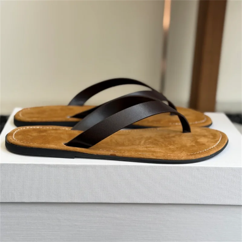 The new thong sandals are made of fine calf leather, leather lining, fashionable round toe rubber sole, craftsmanship and simple
The new thong sandals are made of fine calf leather, leather lining, fashionable round toe rubber sole, craftsmanship and simple