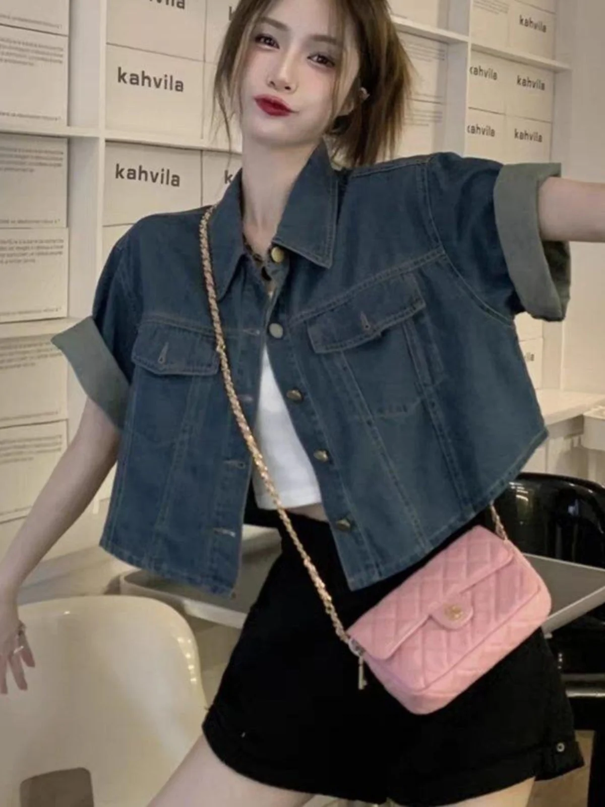 Plus Size ort Sve Thin Denim Jaet Women's Korean Sle ort Waed irt Top Retro Collar Open Cardigan Large Size Jaet Trendy
Plus Size ort Sve Thin Denim Jaet Women's Korean Sle ort Waed irt Top Retro Collar Open Cardigan Large Size Jaet Trendy
